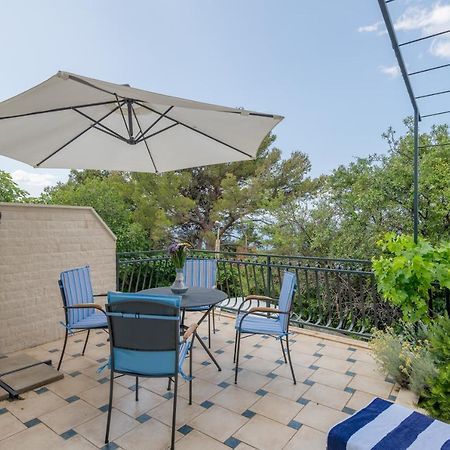 Apartmani Mirta אומיס מראה חיצוני תמונה