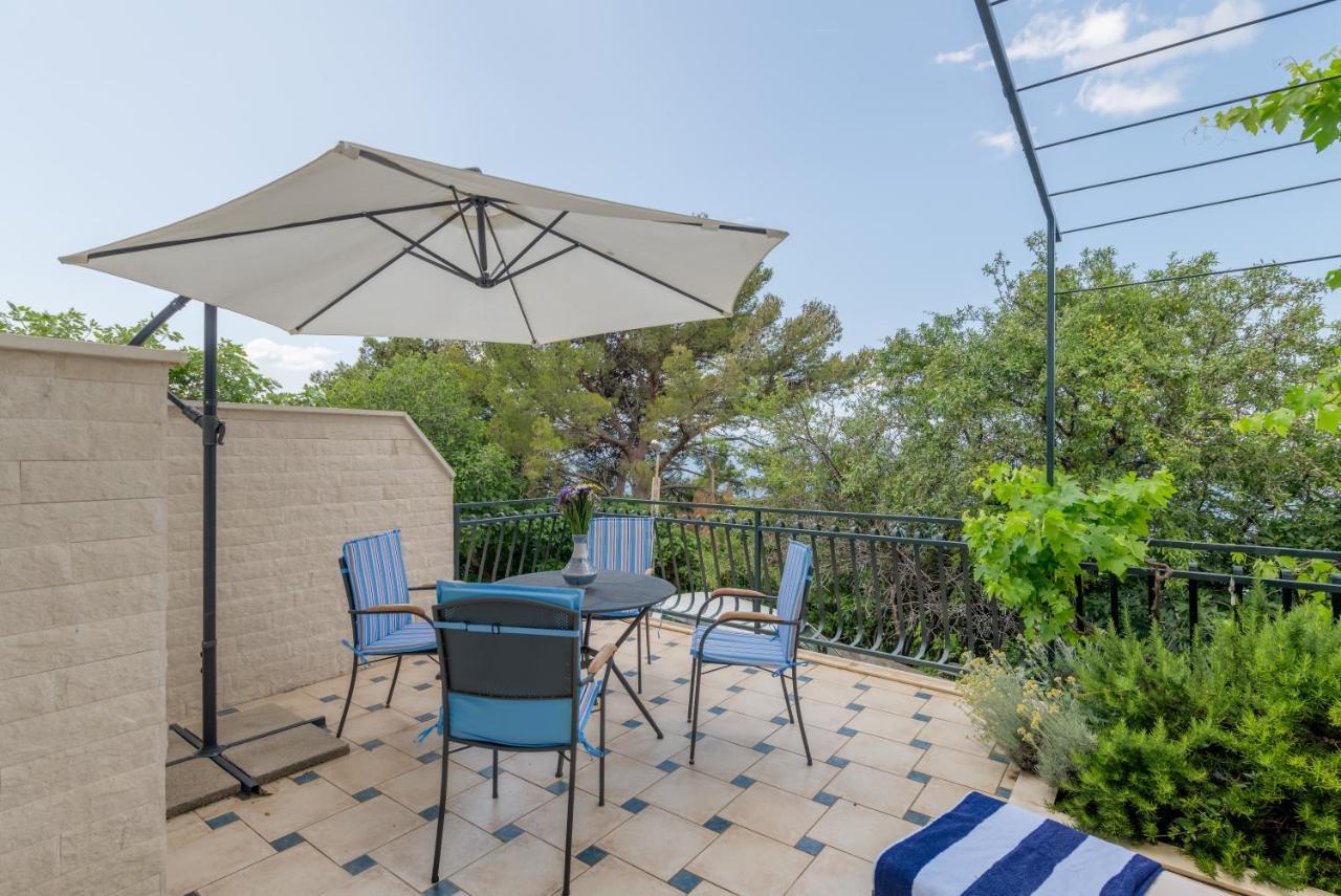 Apartmani Mirta אומיס מראה חיצוני תמונה