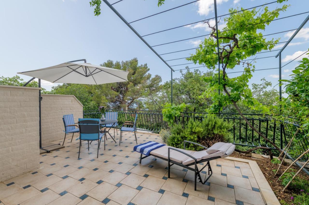 Apartmani Mirta אומיס מראה חיצוני תמונה