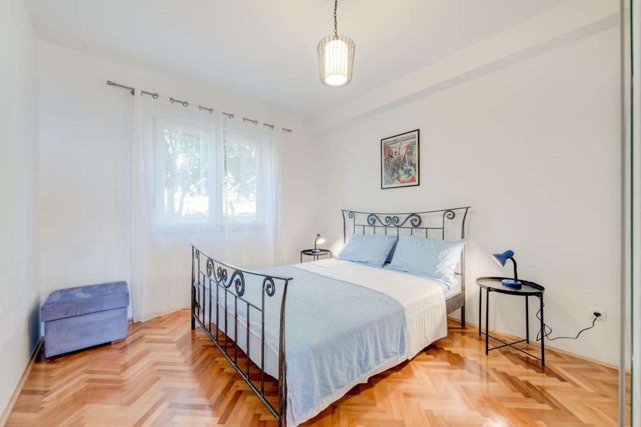 Apartmani Mirta אומיס מראה חיצוני תמונה