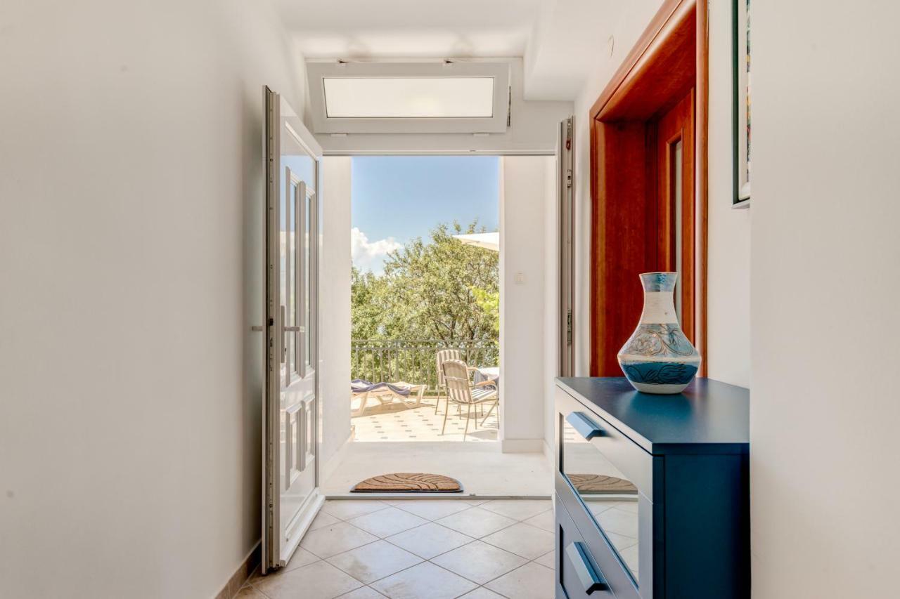 Apartmani Mirta אומיס מראה חיצוני תמונה
