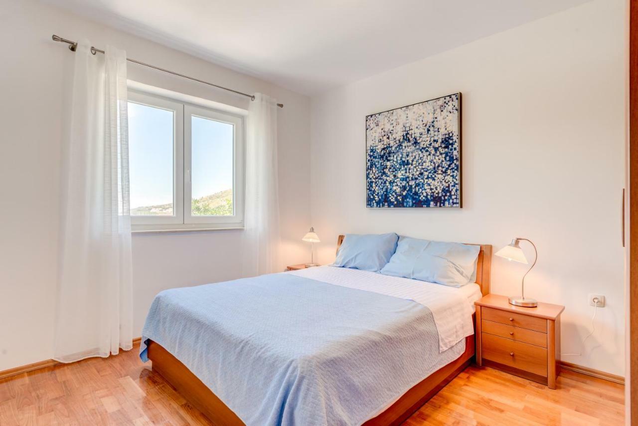 Apartmani Mirta אומיס מראה חיצוני תמונה