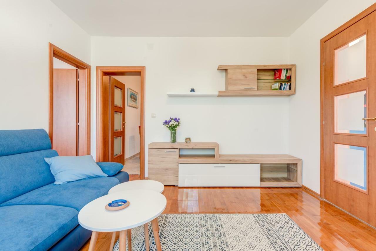 Apartmani Mirta אומיס מראה חיצוני תמונה