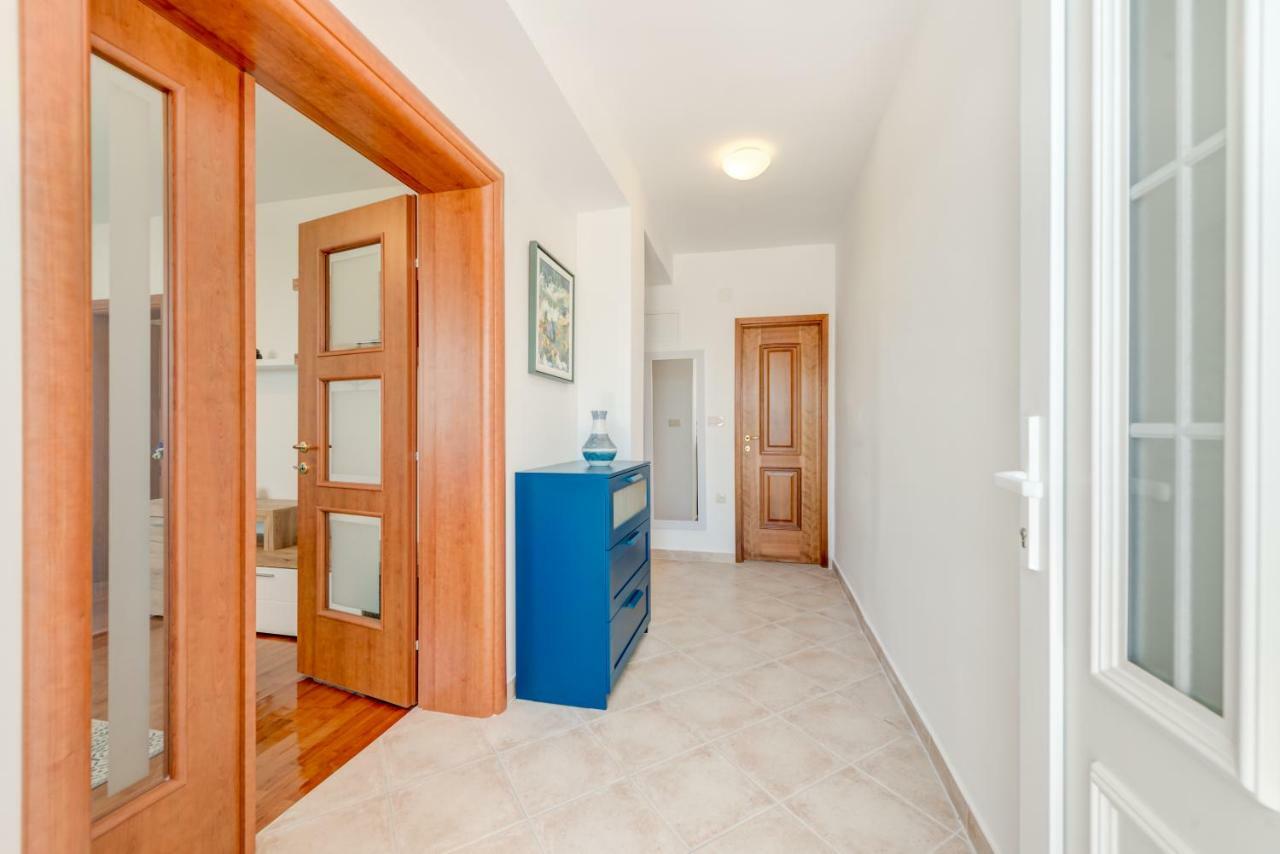 Apartmani Mirta אומיס מראה חיצוני תמונה