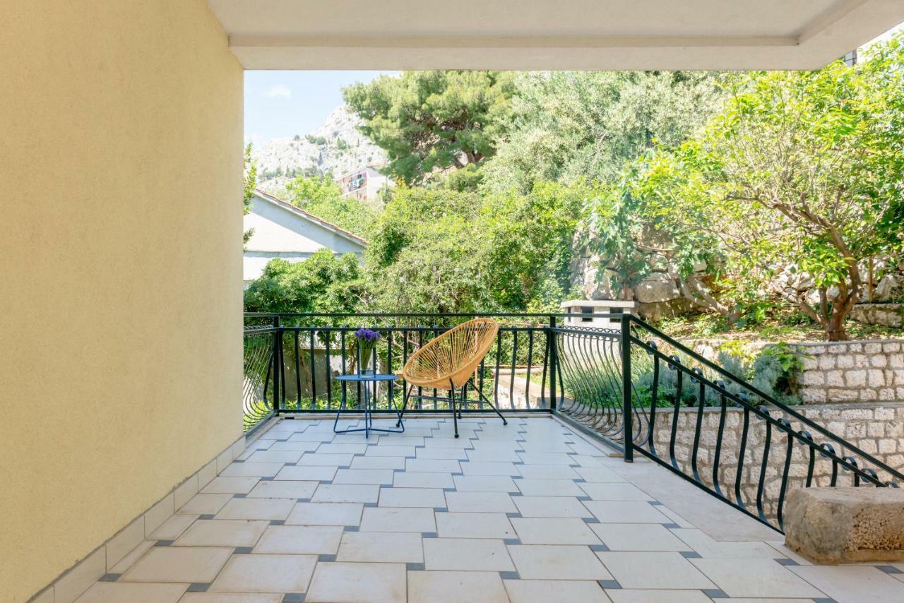 Apartmani Mirta אומיס מראה חיצוני תמונה