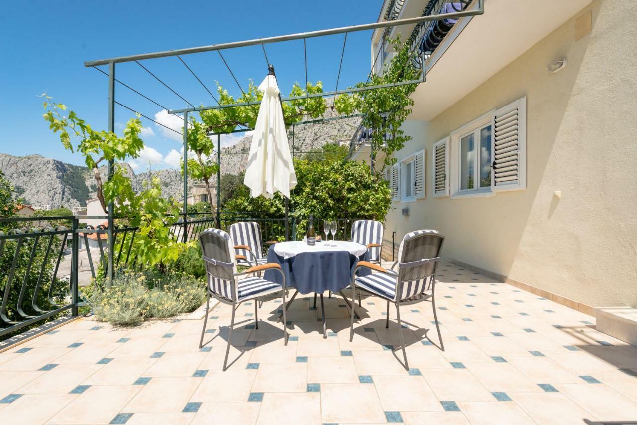 Apartmani Mirta אומיס מראה חיצוני תמונה