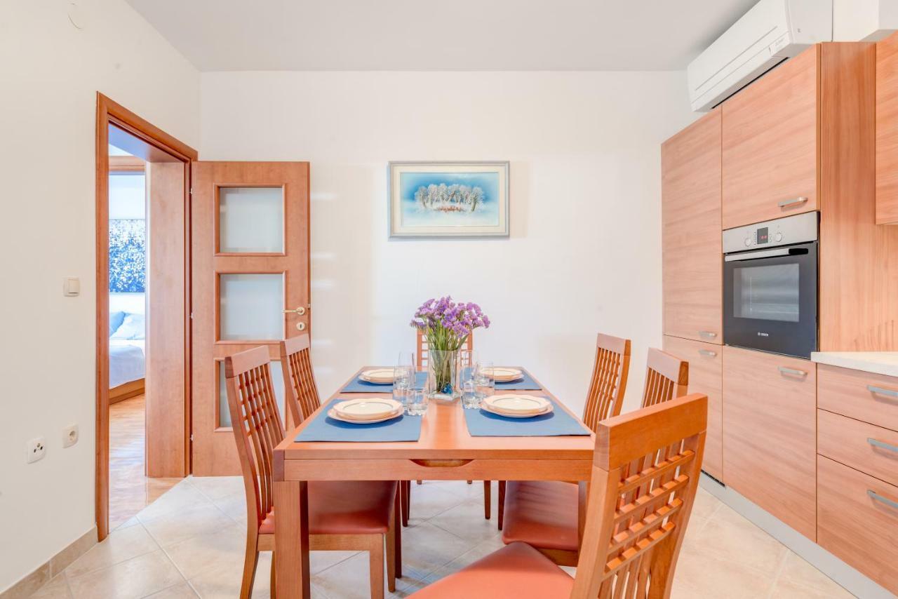 Apartmani Mirta אומיס מראה חיצוני תמונה