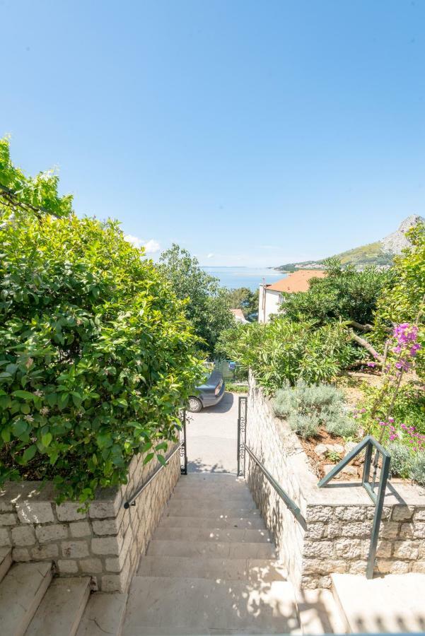 Apartmani Mirta אומיס מראה חיצוני תמונה