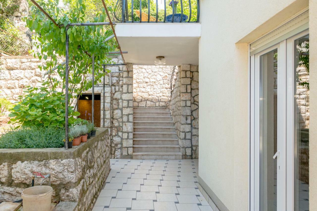 Apartmani Mirta אומיס מראה חיצוני תמונה